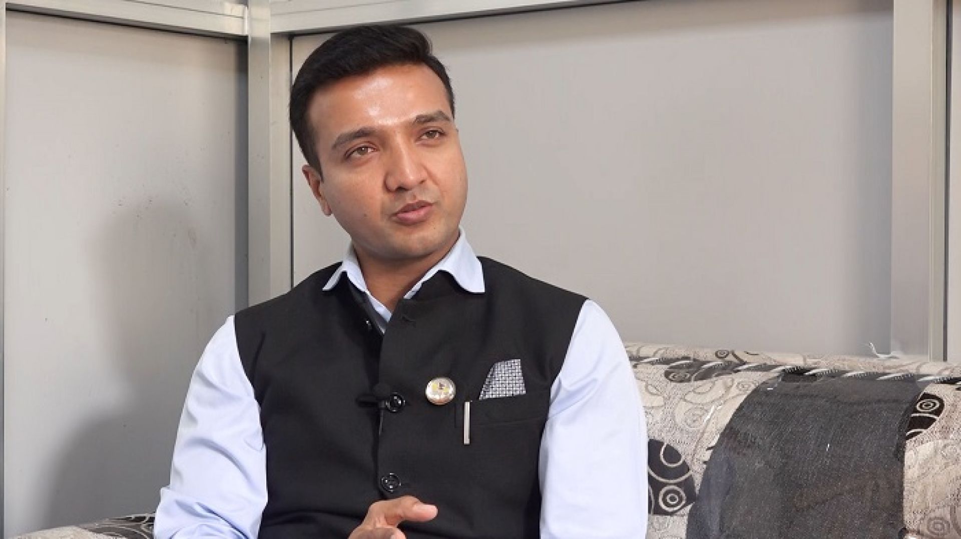 ‘अमुक उद्योगपतिको स्वार्थमा समिति चल्दैन, नीतिगत लुपहोलको अन्त्य गरि ‘भुइँमान्छे’को मुद्दा सुन्नेछौँ’ 